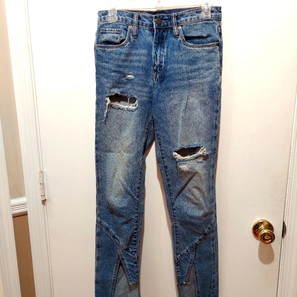Women's BLANK NYC, SIZE 25. RIPPED jeans